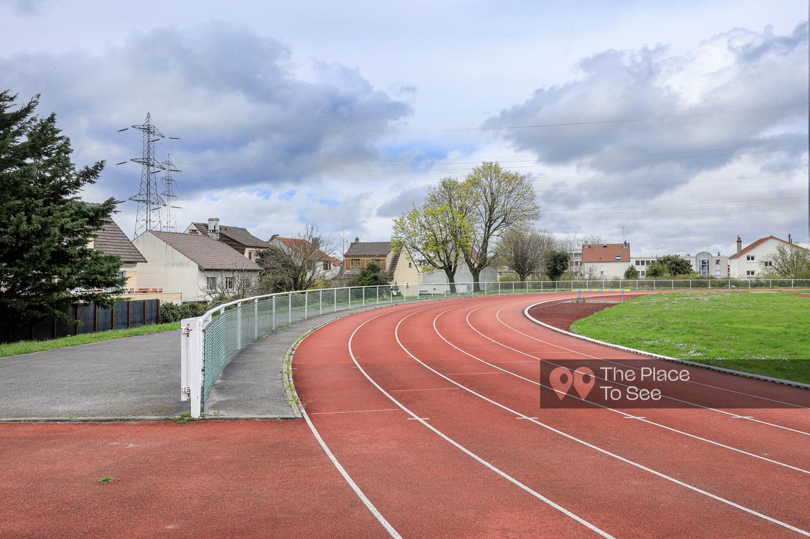 Terrain de sport extérieur