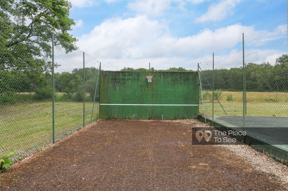 Terrain de sport extérieur