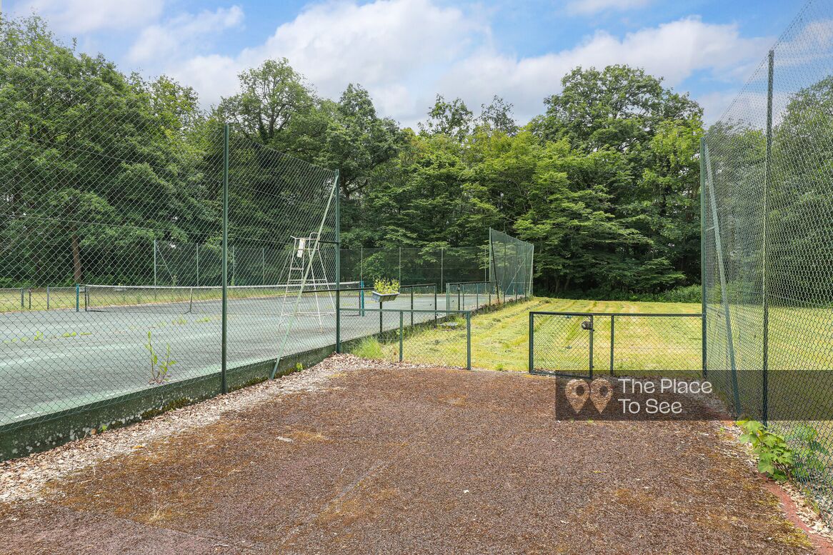 Terrain de sport extérieur