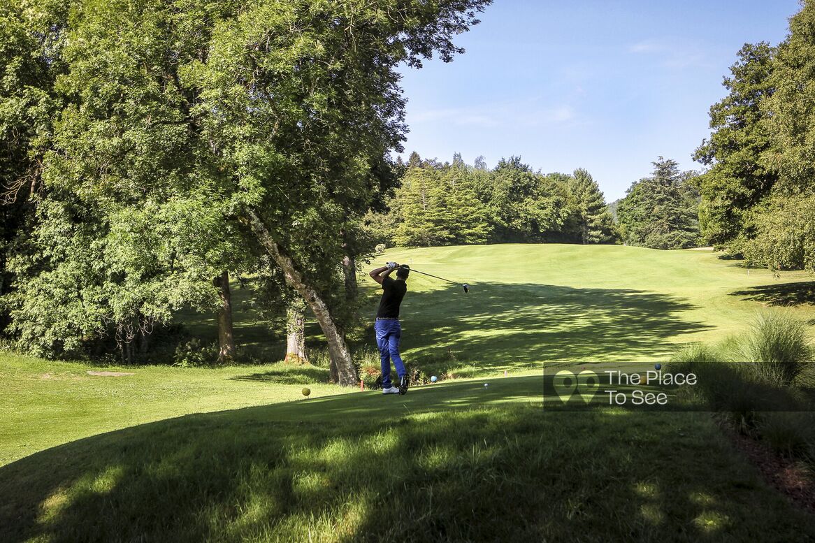 Terrain de sport extérieur