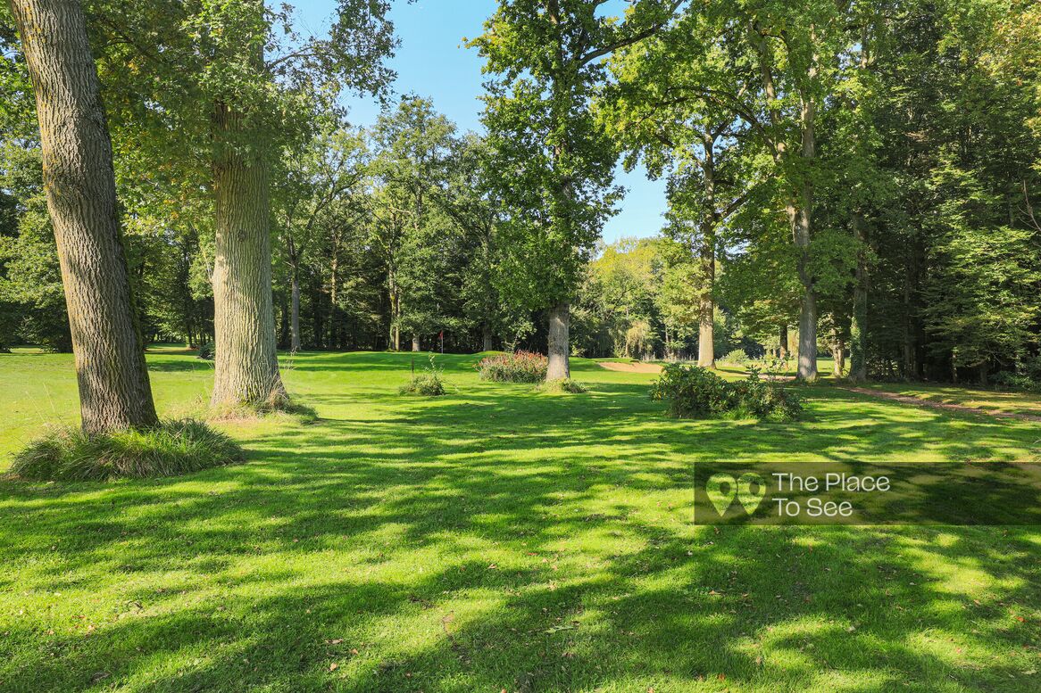 Terrain de sport extérieur