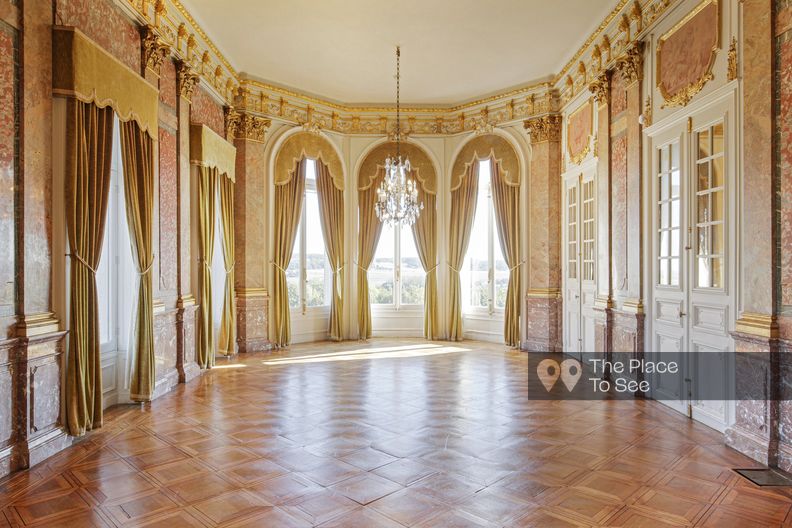 Château du XVIIIeme siècle sublimes salons de réceptions