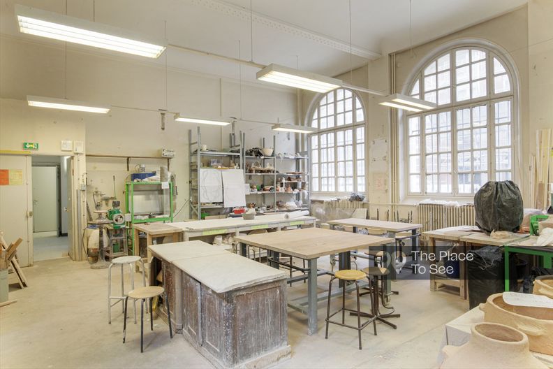 Ecole d'art avec ateliers, bibliothèque, toit-terrasse et cour