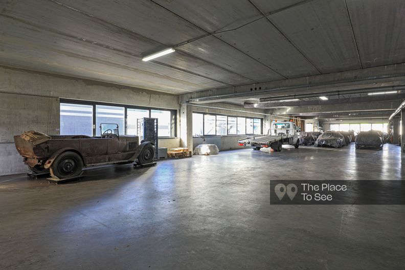 Parking en étages béton avec grand toit terrasse 