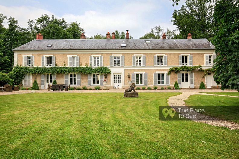 Grande maison bourgeoise familiale colorée et contemporaine 