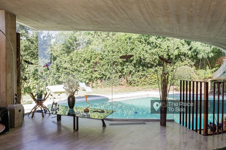 Oscar Niemeyer style seventies architect house