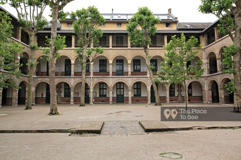 Classic school in Paris 