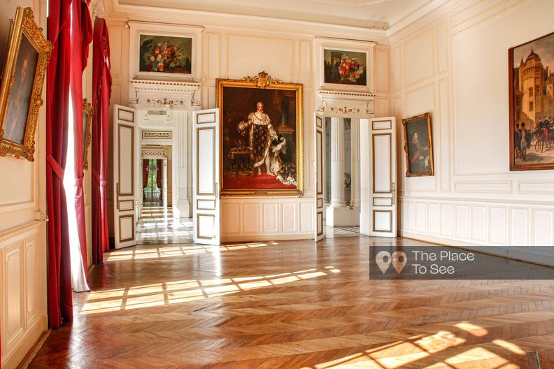 Château vide belles salles de réception et galerie majestueuse