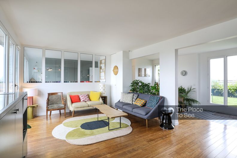 Apartment with a view on the Seine