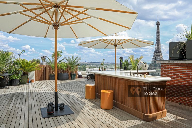 Appartement design en rooftop avec vue sur Paris