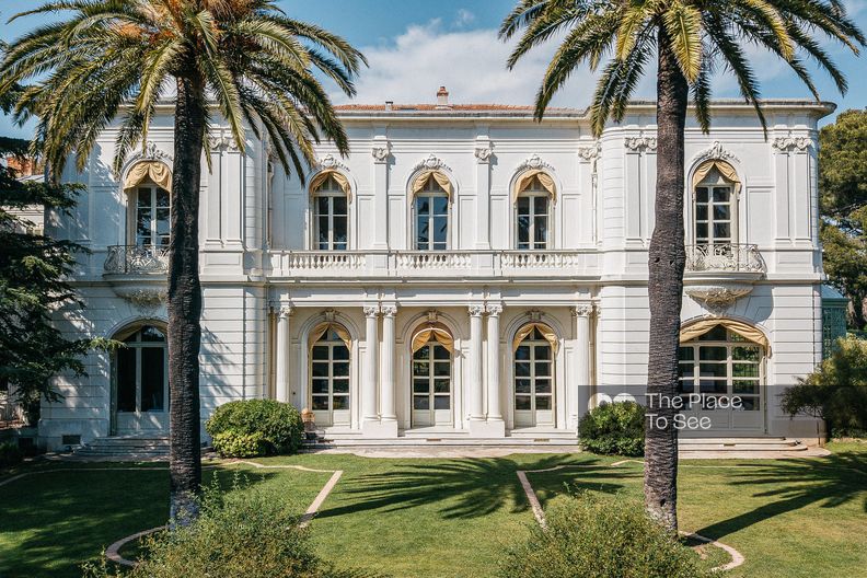 Stunning 19th century villa by the sea