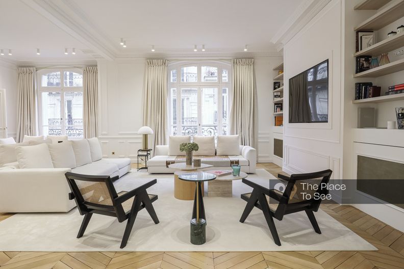 Bel appartement haussmannien clair et contemporain