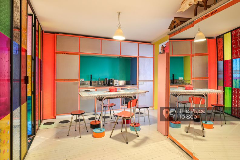 Un appartement haut en couleur