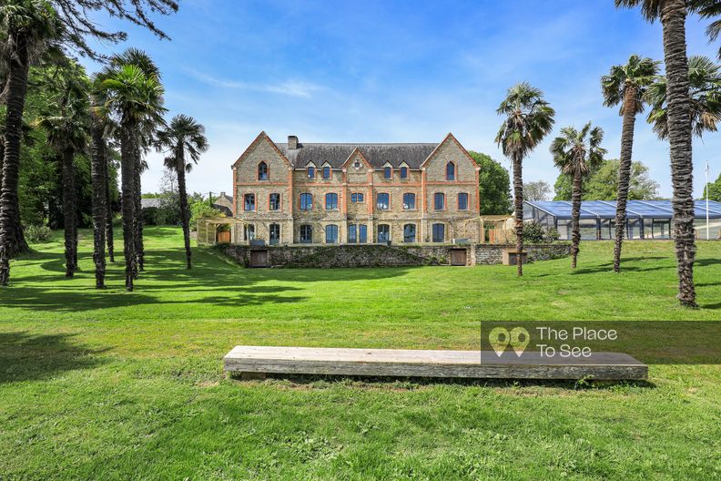 Beautiful estate pool, palm trees and sea view