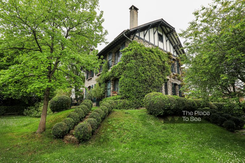 Country house with old and vintage decoration