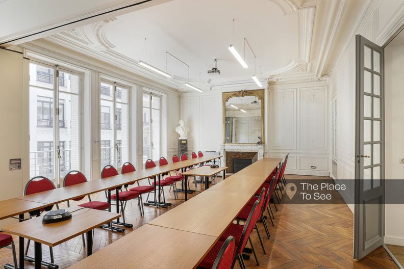 Haussmannian meeting rooms and 70's vintage office