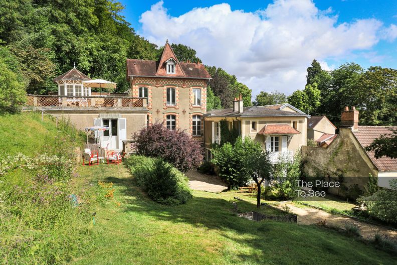 Ancien prieuré rénové esprit loft à la campagne