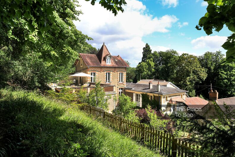 Ancien prieuré rénové esprit loft à la campagne