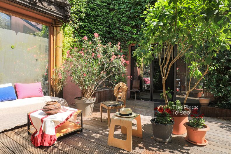 Large Bohemian loft with Moroccan patio 