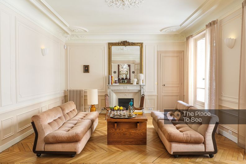 Charm and elegance of a Parisian apartment