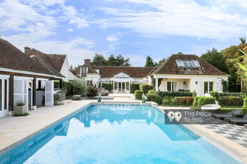 Maison opulente avec piscine, tennis et practice de golf