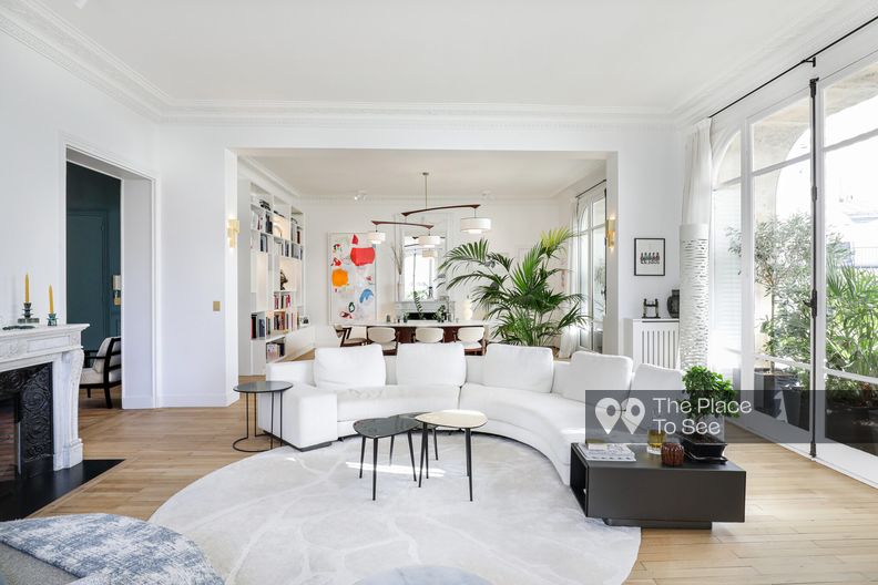 Appartement parisien rénové dans un style contemporain