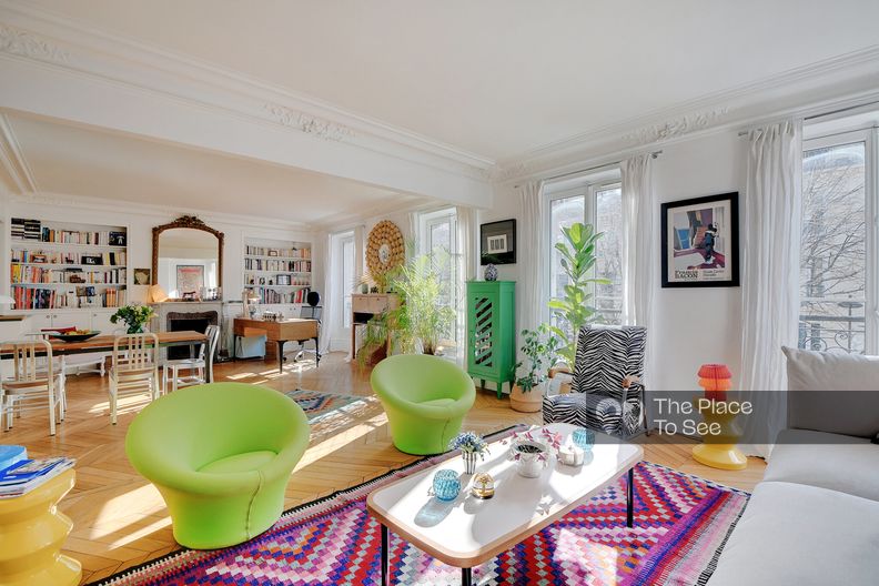 Colorful Haussmannian apartment with open-plan kitchen