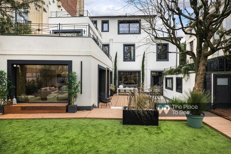 Architect house with garden and pool in Paris