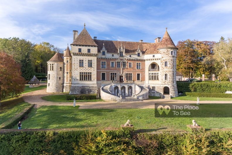 Renaissance castle restored in neo-medieval style