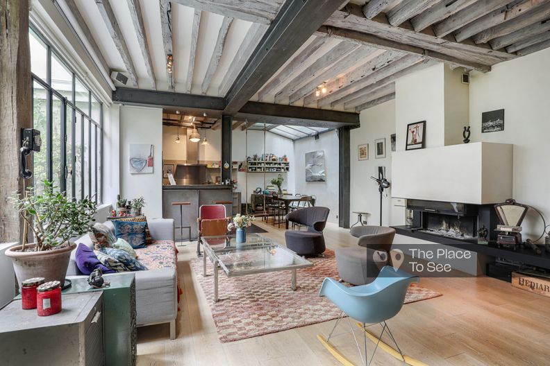 Triplex loft house in a lovely courtyard in the Marais