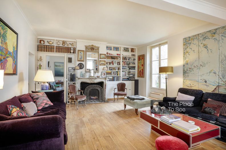 Maison à Paris avec un grand garage et une terrasse