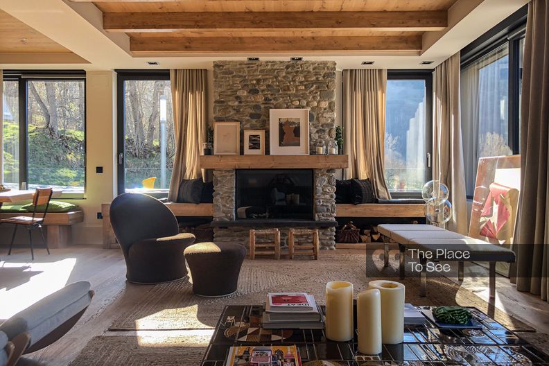 Chalet en pierre avec vue sur les montagnes des Pyrénées espagnoles