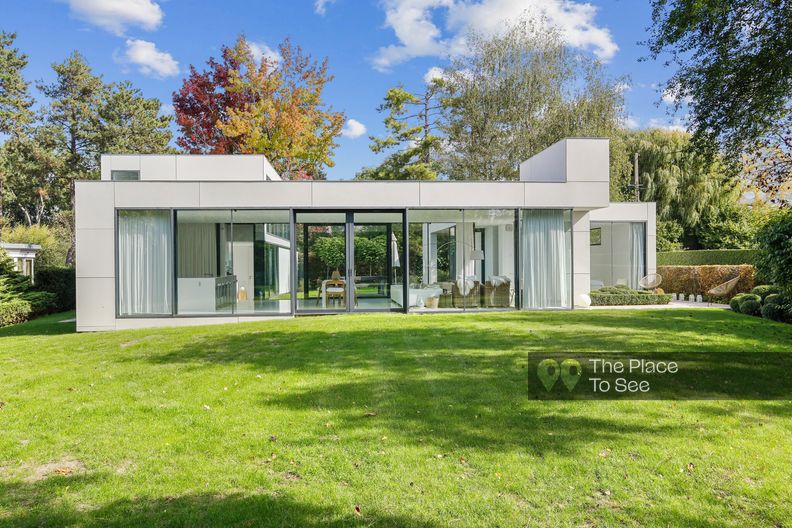 Californian-style architect-designed house near Lille