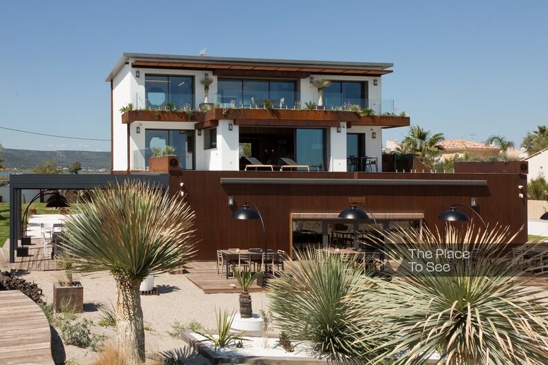 Villa with infinity pool and sea view