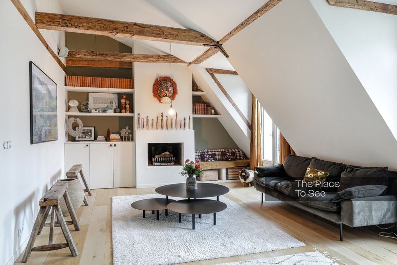 Charming Parisian apartment under the roofs