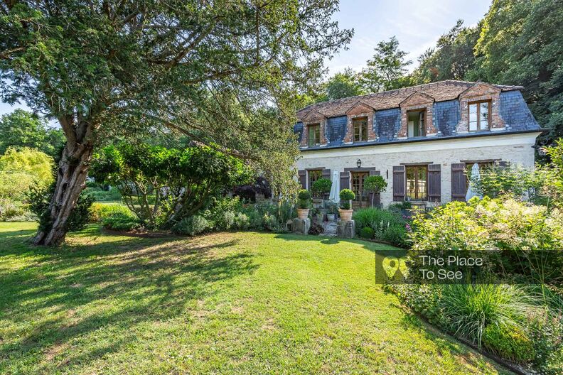 Très beau jardin à l'anglaise et sa maison de campagne