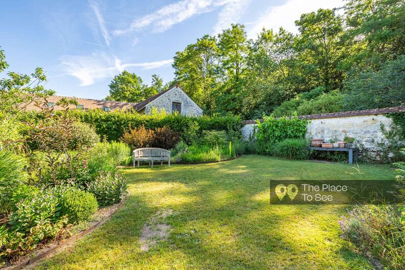 Très beau jardin à l'anglaise et sa maison de campagne