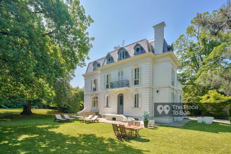 Maison de Maitre in a green setting