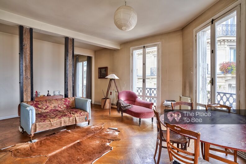 Appartement haussmannien patiné et belle vue dégagée