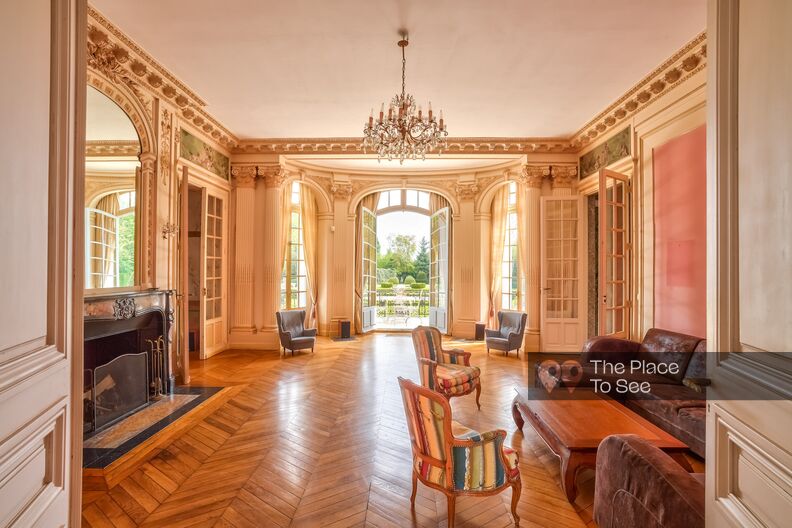 Château avec ses jardins à la française