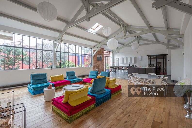 Loft avec grande pièce à vivre dans un ancien atelier