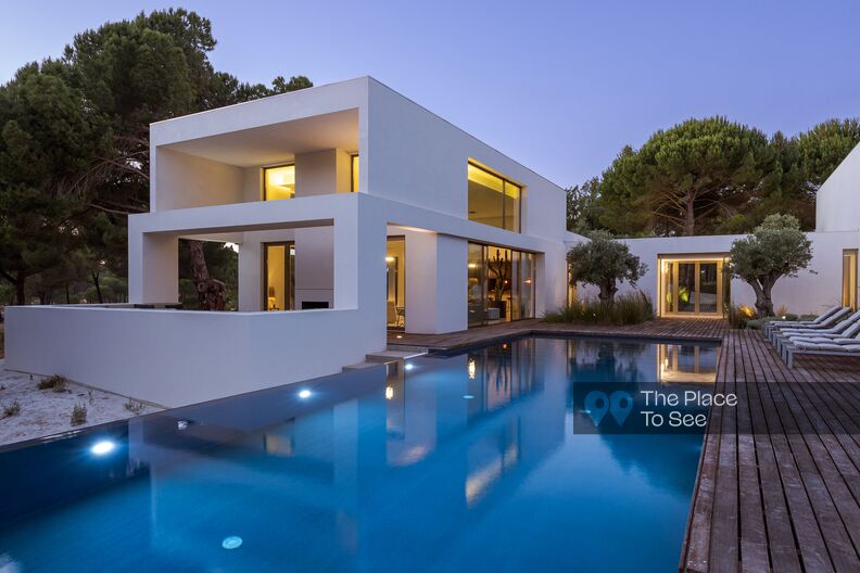 Superb contemporary villa with swimming pool in Portugal