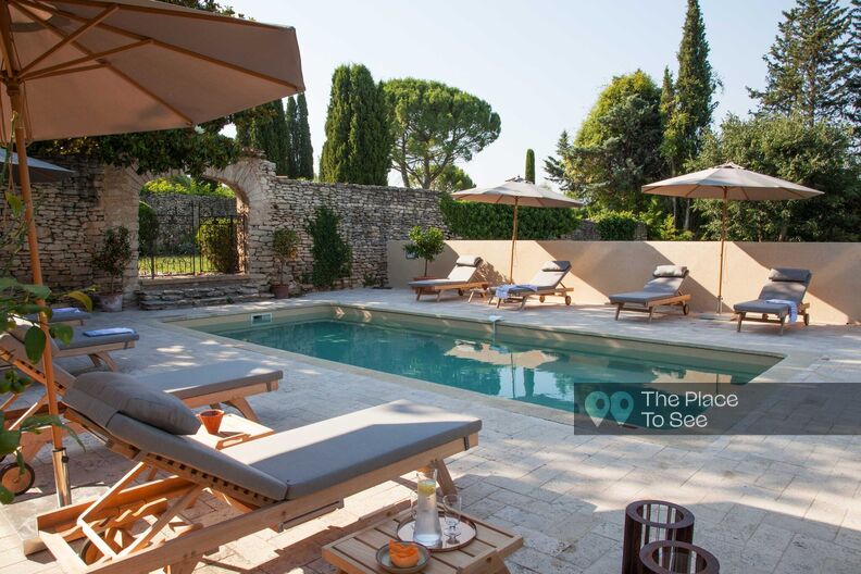 Chic and cosy Provencal estate