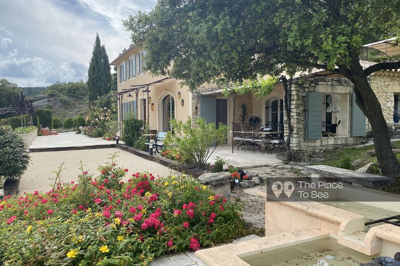 Provencal country house in a large estate