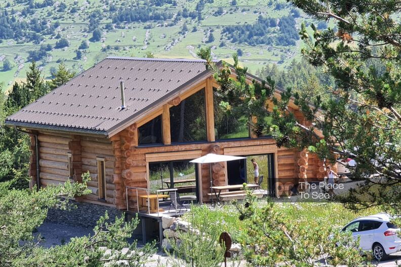 Chalet with a beautiful view of the mountain