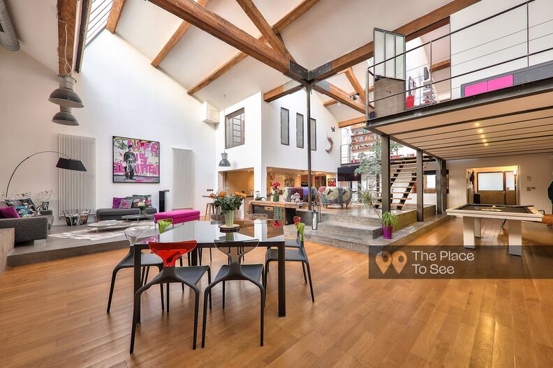 Spacious loft in a former workshop