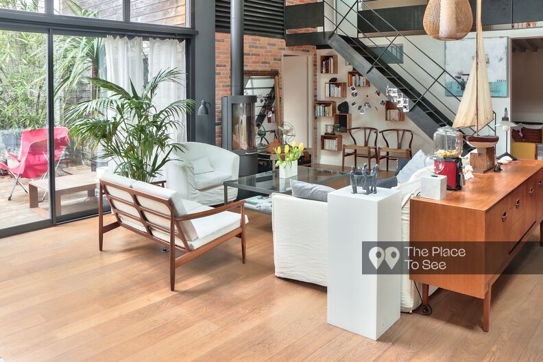 Bright loft house in a former garage in the city center