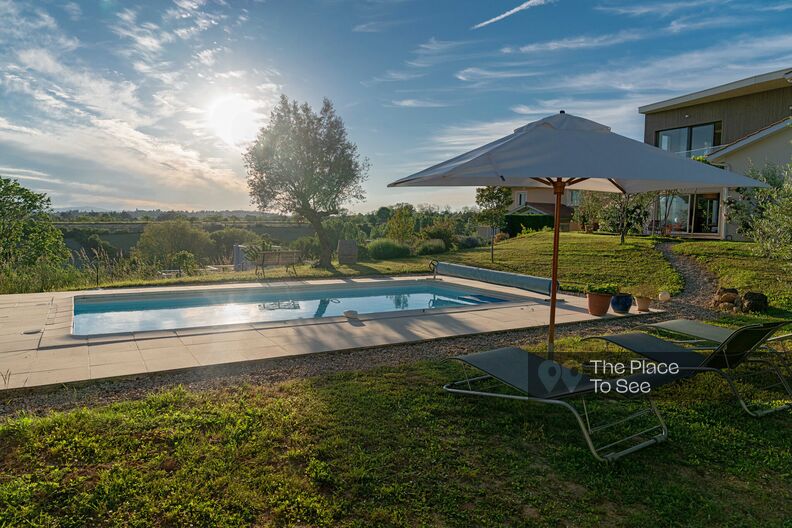 Maison d'architecte dans la campagne lyonnaise avec piscine et studio photo