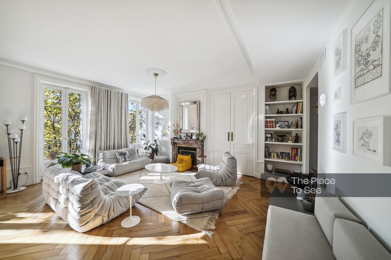 Designer and contemporary Haussmann apartment