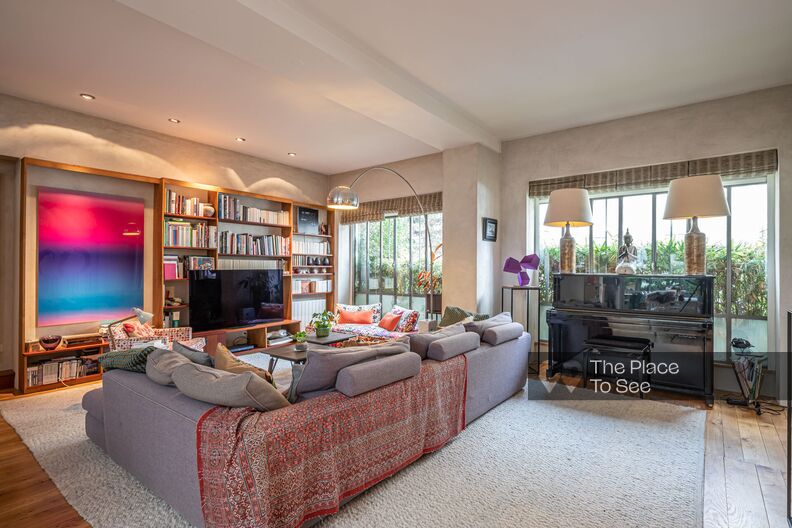 Loft in a former printing factory with patio